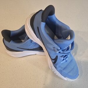 EUC Blue and Black Nike Star Runner Shoes Size 5.5Y